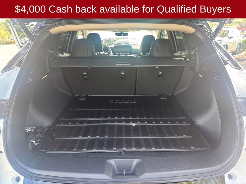 2026 Everest White Pearl/Black Nissan Murano Platinum AWD SUV