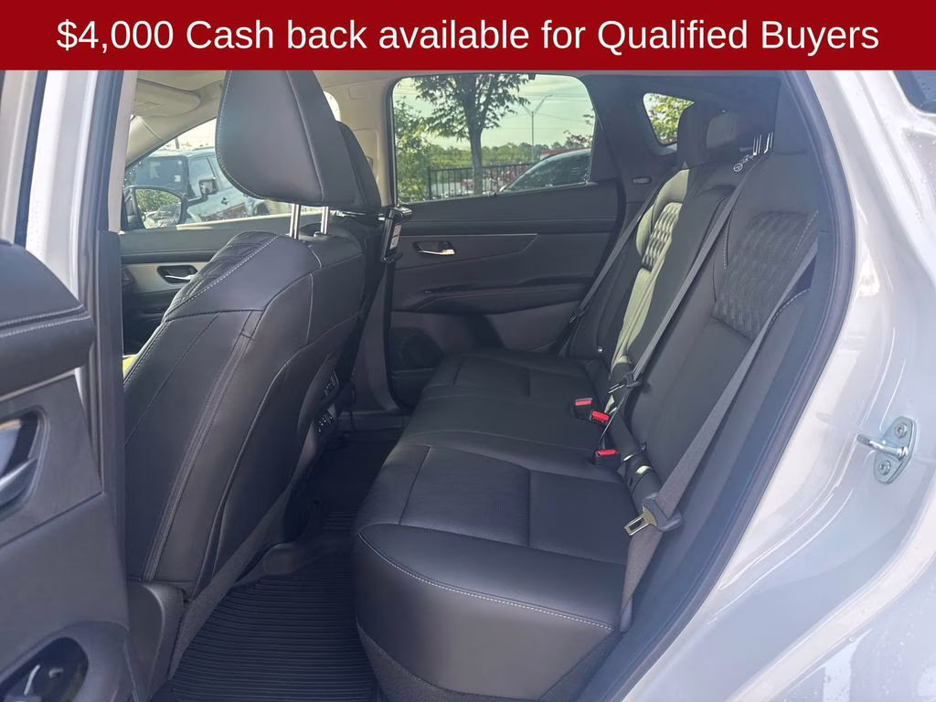 2026 Everest White Pearl/Black Nissan Murano Platinum AWD SUV