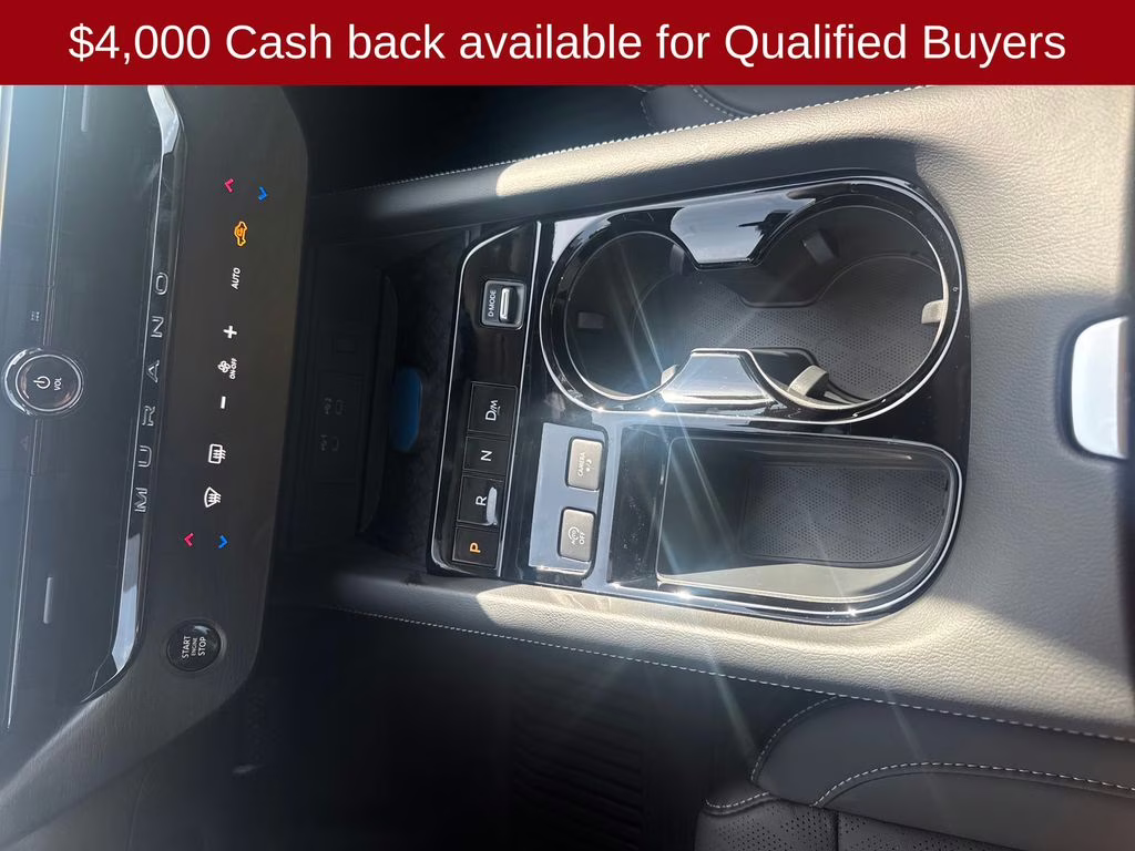 2026 Everest White Pearl/Black Nissan Murano Platinum AWD SUV