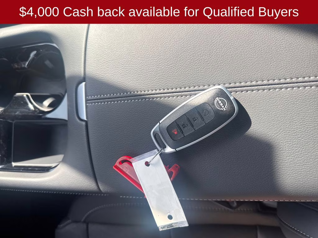 2026 Everest White Pearl/Black Nissan Murano Platinum AWD SUV