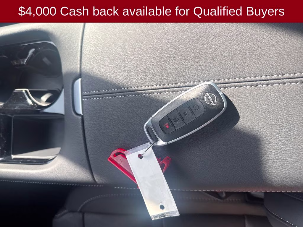 2026 Everest White Pearl/Black Nissan Murano Platinum AWD SUV