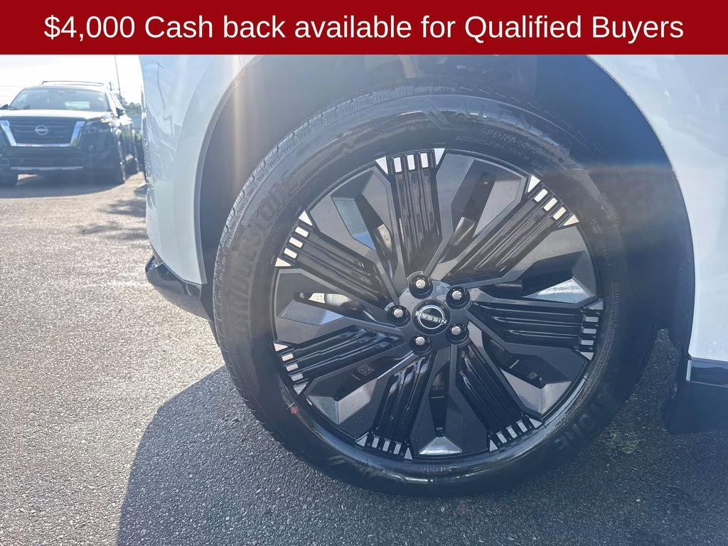 2026 Everest White Pearl/Black Nissan Murano Platinum AWD SUV