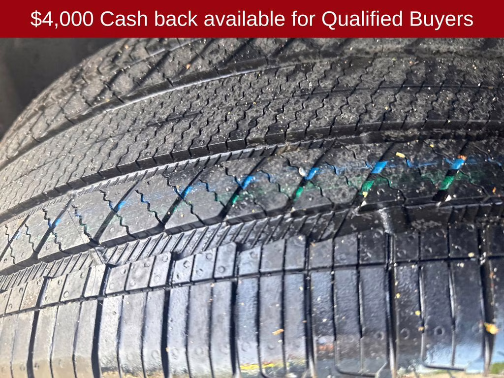 2026 Everest White Pearl/Black Nissan Murano Platinum AWD SUV