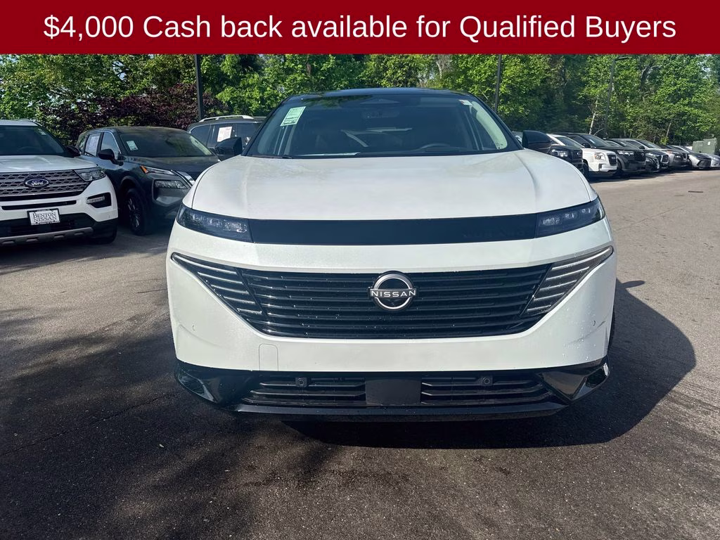 2026 Everest White Pearl/Black Nissan Murano Platinum AWD SUV