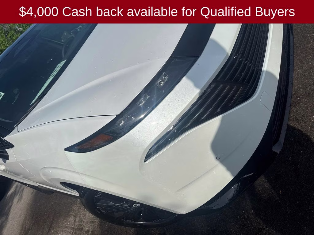 2026 Everest White Pearl/Black Nissan Murano Platinum AWD SUV