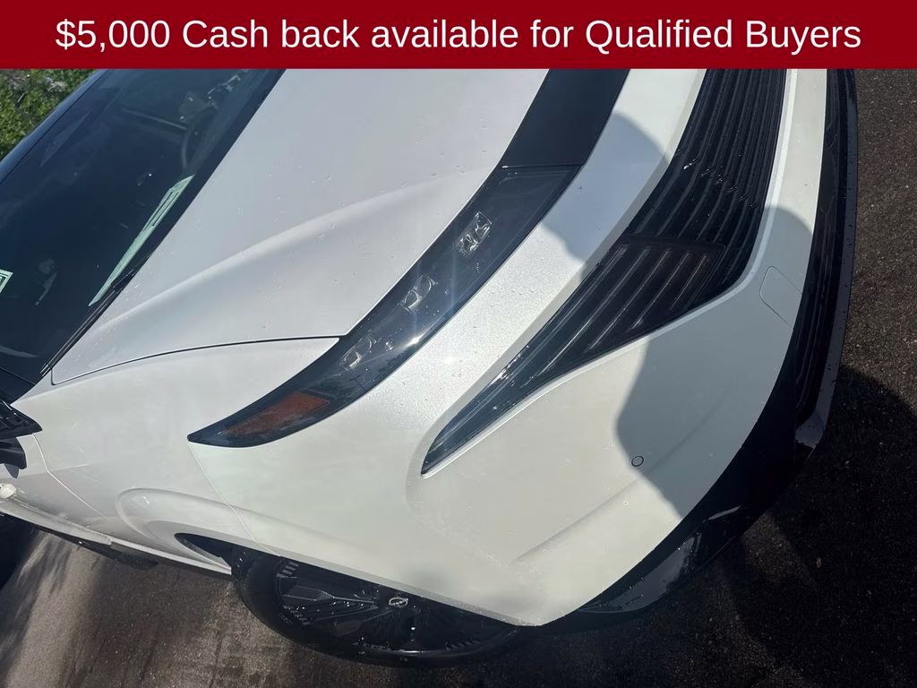 2026 Everest White Pearl/Black Nissan Murano Platinum AWD SUV