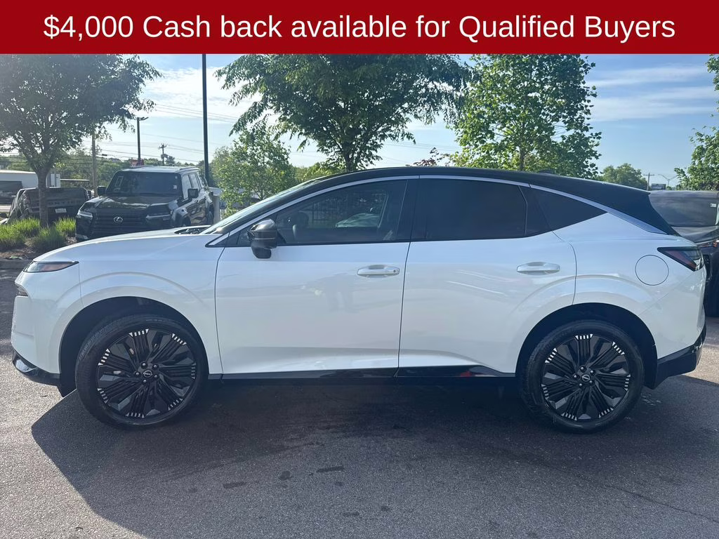 2026 Everest White Pearl/Black Nissan Murano Platinum AWD SUV