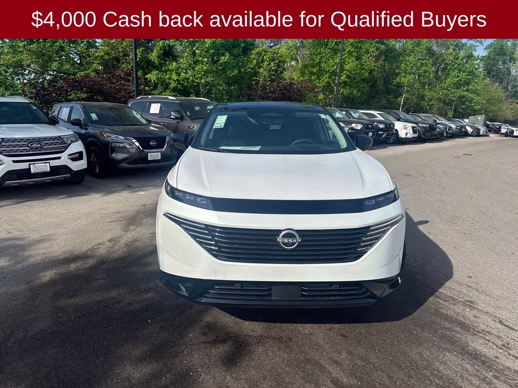 2026 Everest White Pearl/Black Nissan Murano Platinum AWD SUV
