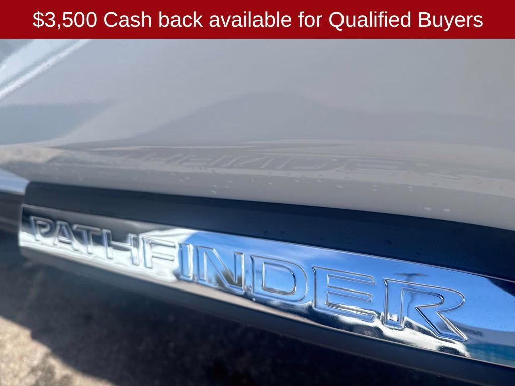 2026 Everest White Pearl Tricoat Nissan Pathfinder Platinum 4X4 SUV