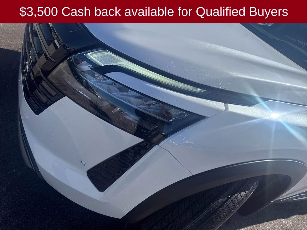 2026 Everest White Pearl Tricoat Nissan Pathfinder Platinum 4X4 SUV