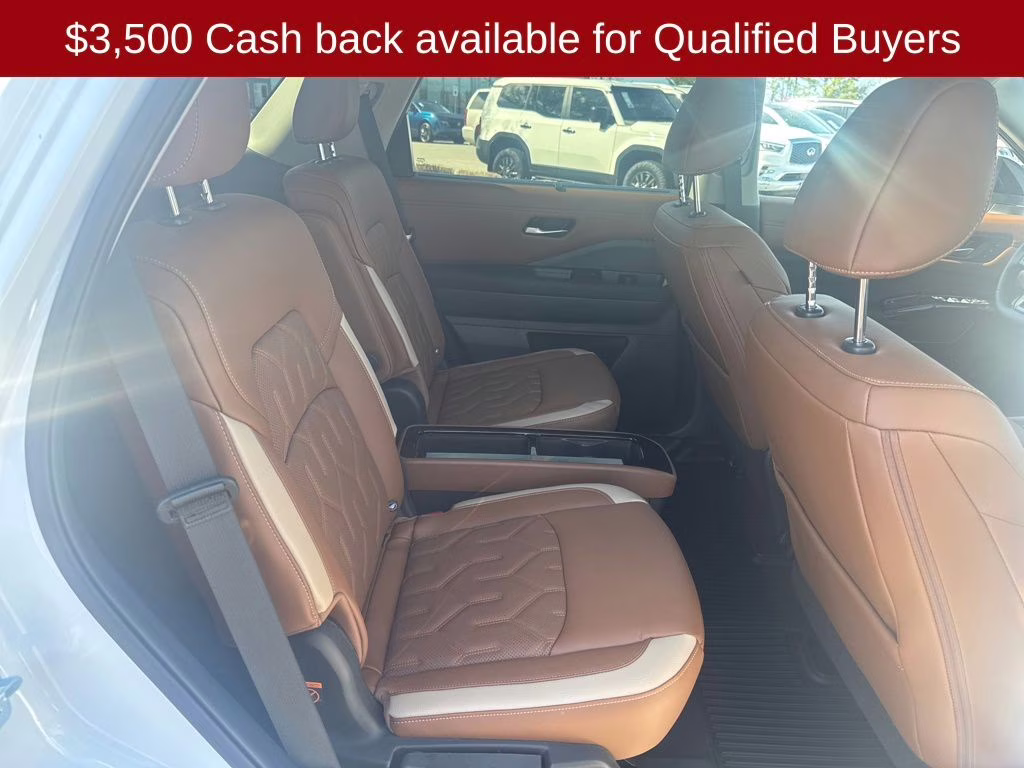 2026 Everest White Pearl Tricoat Nissan Pathfinder Platinum 4X4 SUV