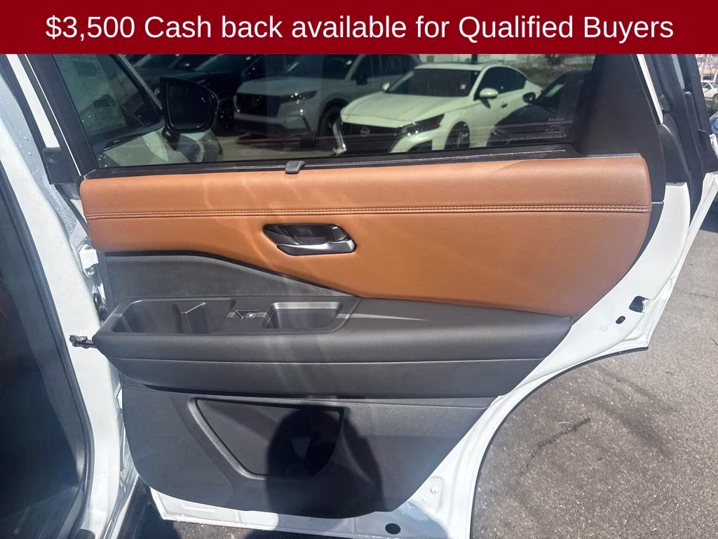 2026 Everest White Pearl Tricoat Nissan Pathfinder Platinum 4X4 SUV