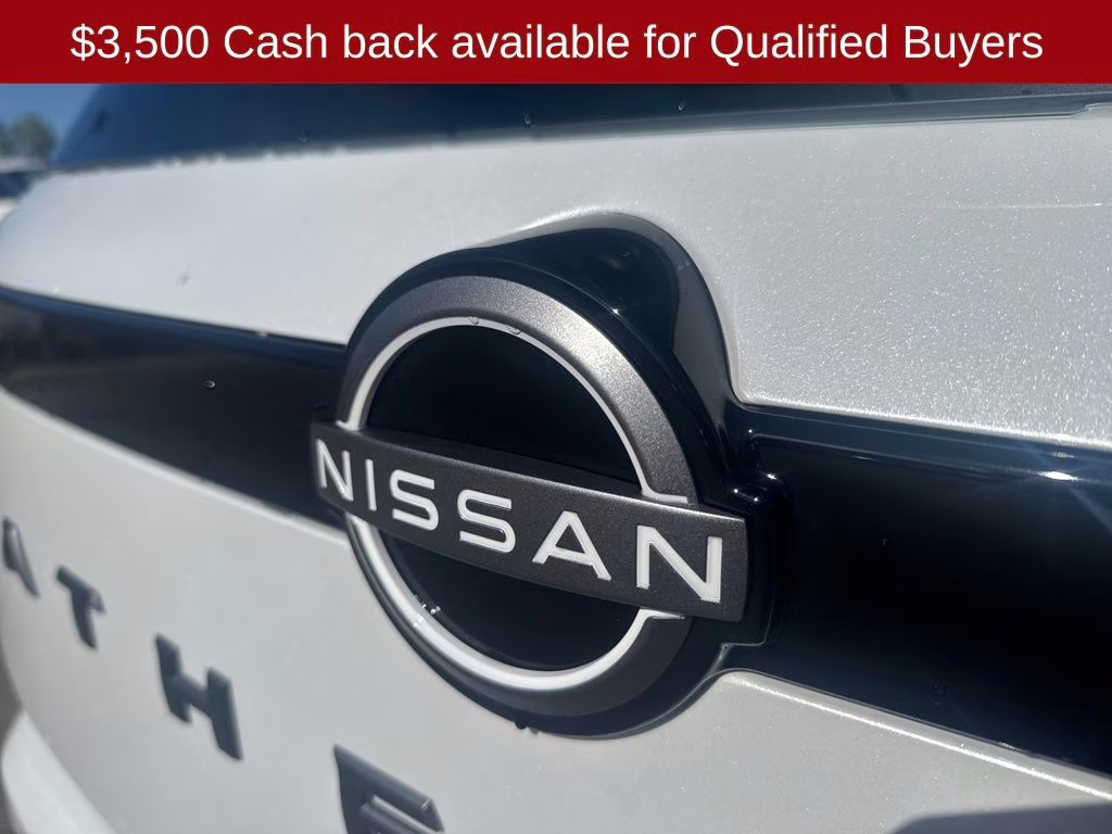 2026 Everest White Pearl Tricoat Nissan Pathfinder Platinum 4X4 SUV