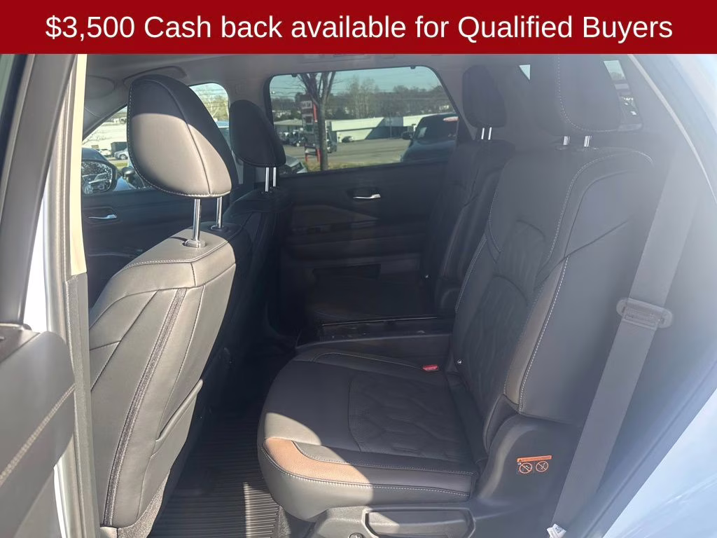 2026 Everest White Pearl Tricoat Nissan Pathfinder Platinum 4X4 SUV