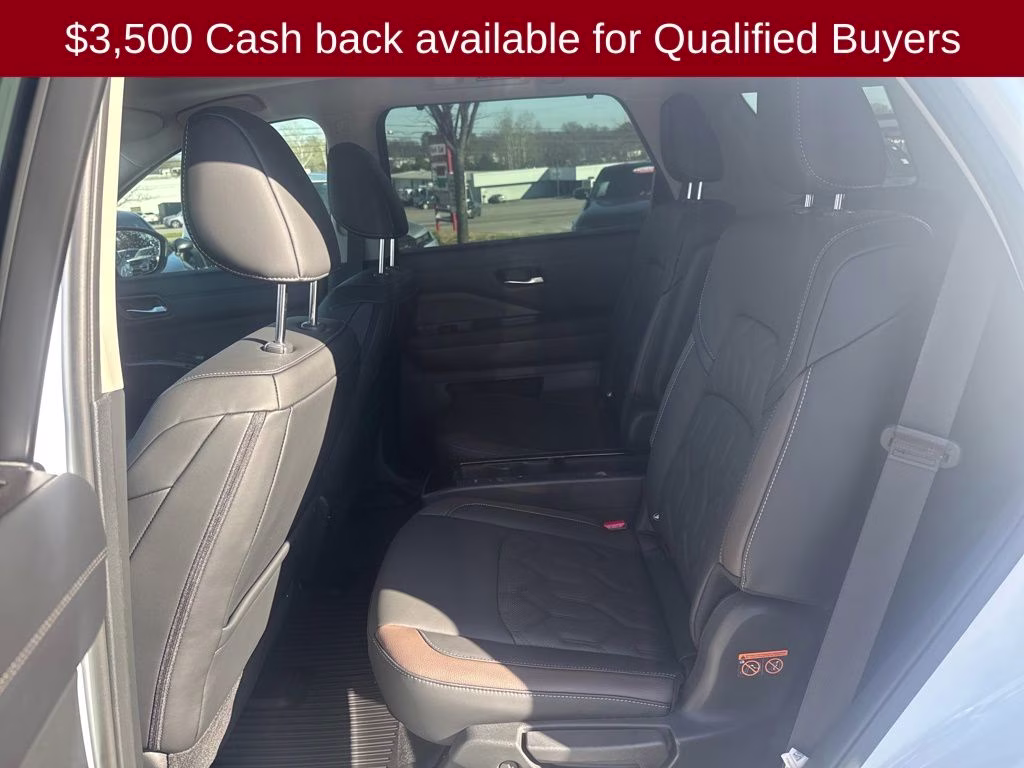 2026 Everest White Pearl Tricoat Nissan Pathfinder Platinum 4X4 SUV