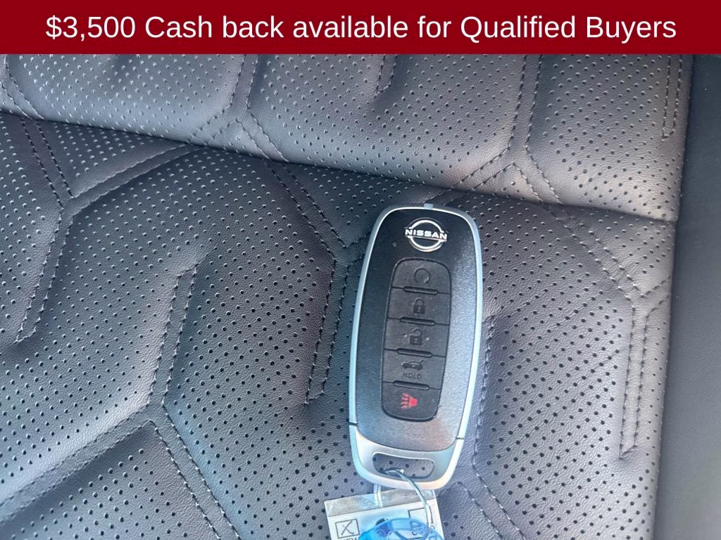 2026 Everest White Pearl Tricoat Nissan Pathfinder Platinum 4X4 SUV