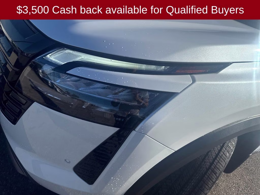 2026 Everest White Pearl Tricoat Nissan Pathfinder Platinum 4X4 SUV
