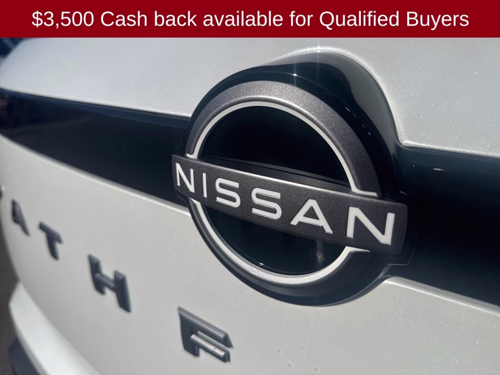 2026 Everest White Pearl Tricoat Nissan Pathfinder Platinum 4X4 SUV