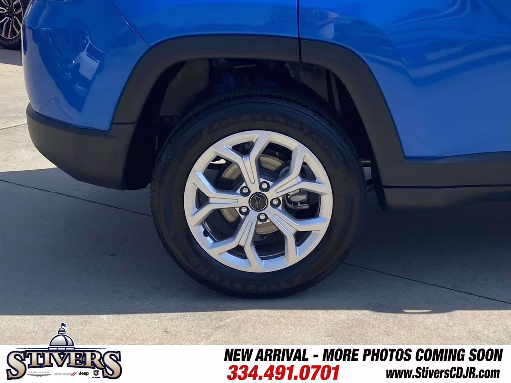 2025 Hydro Blue Pearlcoat Jeep Compass Latitude 4X4 SUV