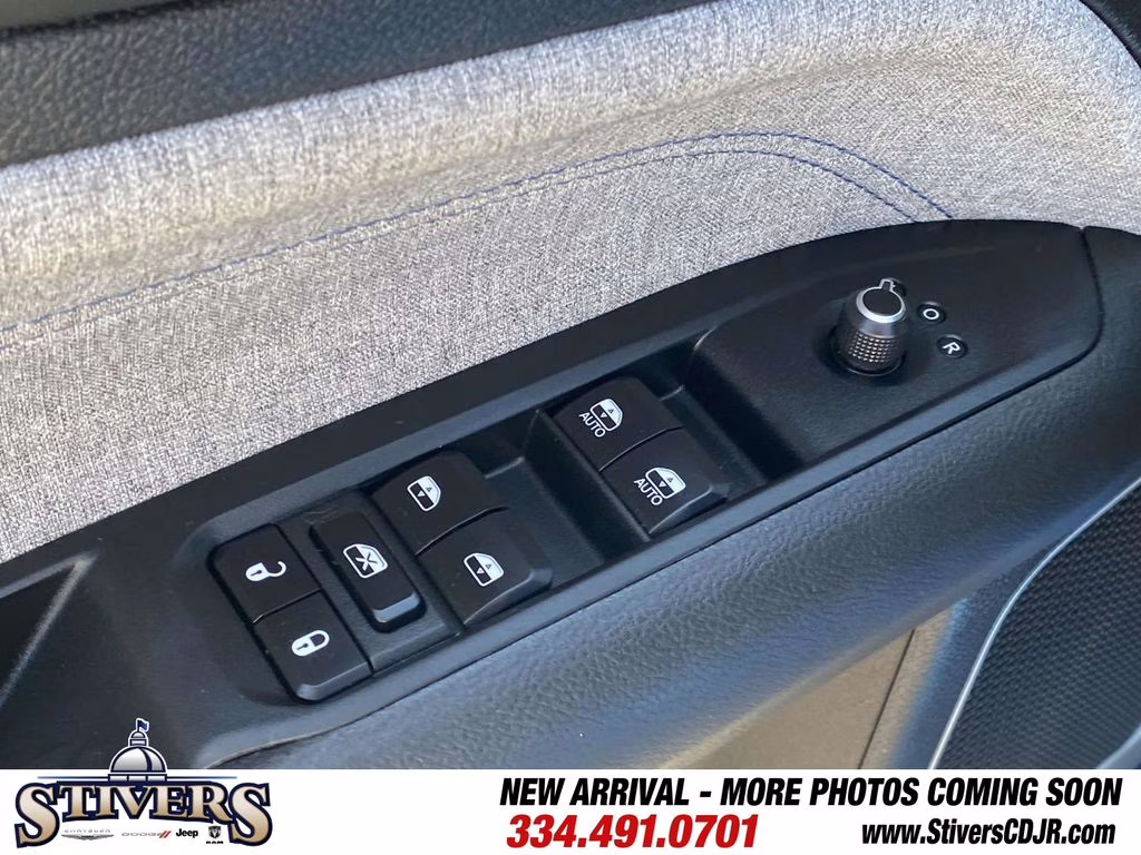 2025 Hydro Blue Pearlcoat Jeep Compass Latitude 4X4 SUV