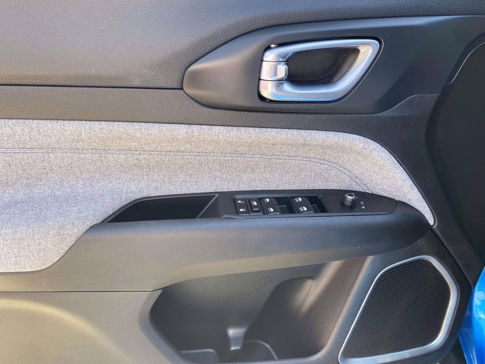 2025 Hydro Blue Pearlcoat Jeep Compass Latitude 4X4 SUV