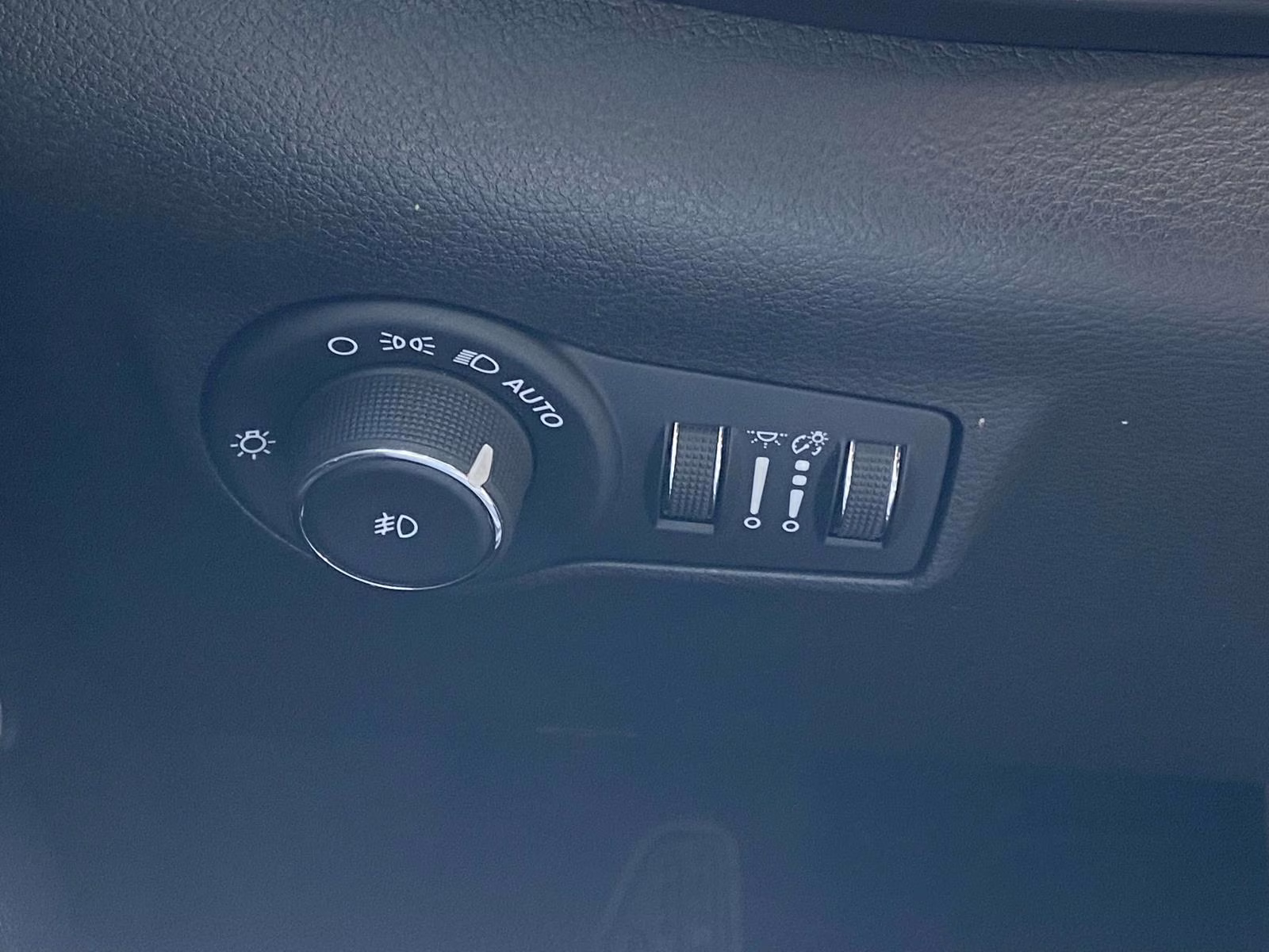 2025 Hydro Blue Pearlcoat Jeep Compass Latitude 4X4 SUV