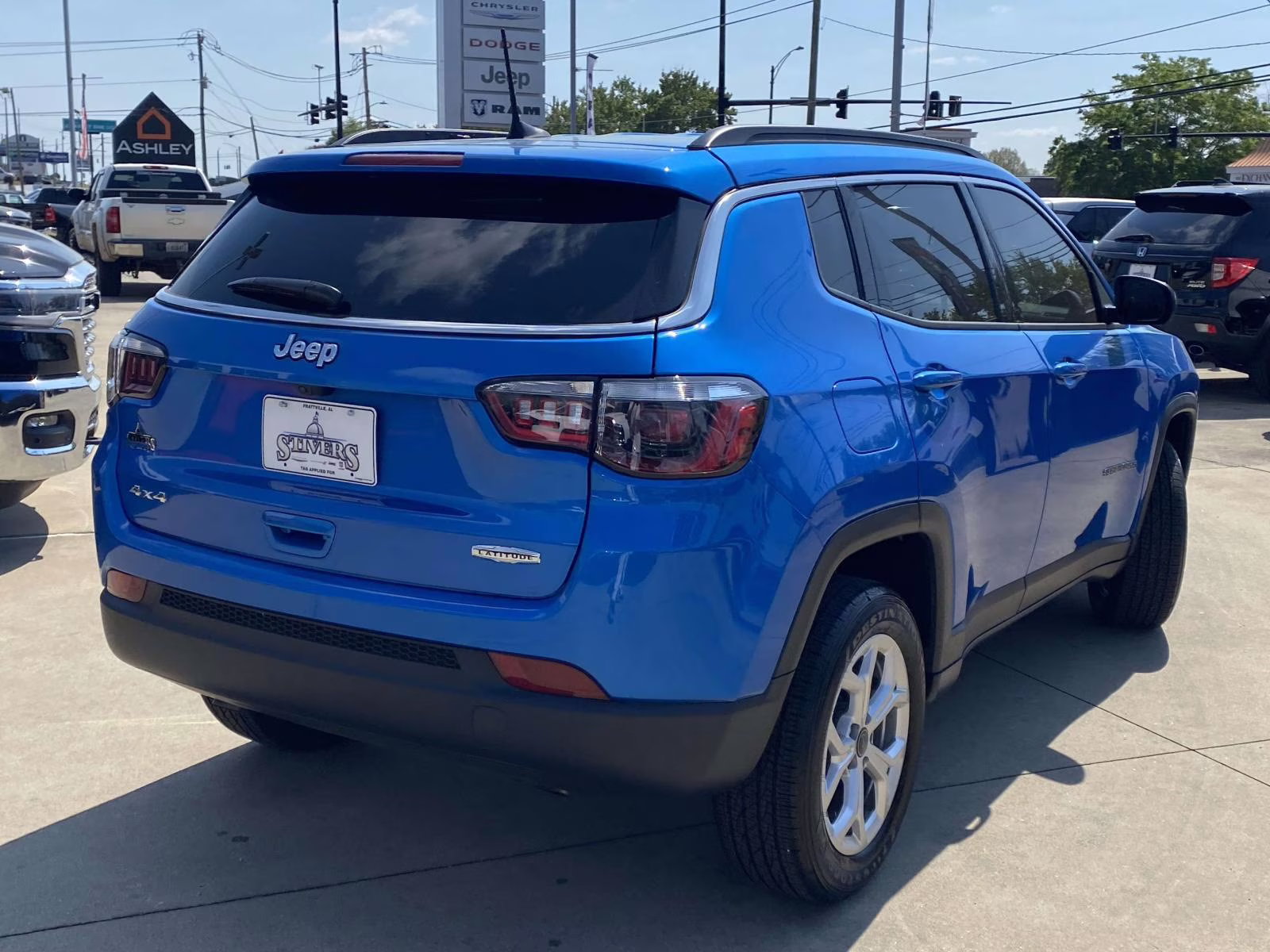 2025 Hydro Blue Pearlcoat Jeep Compass Latitude 4X4 SUV