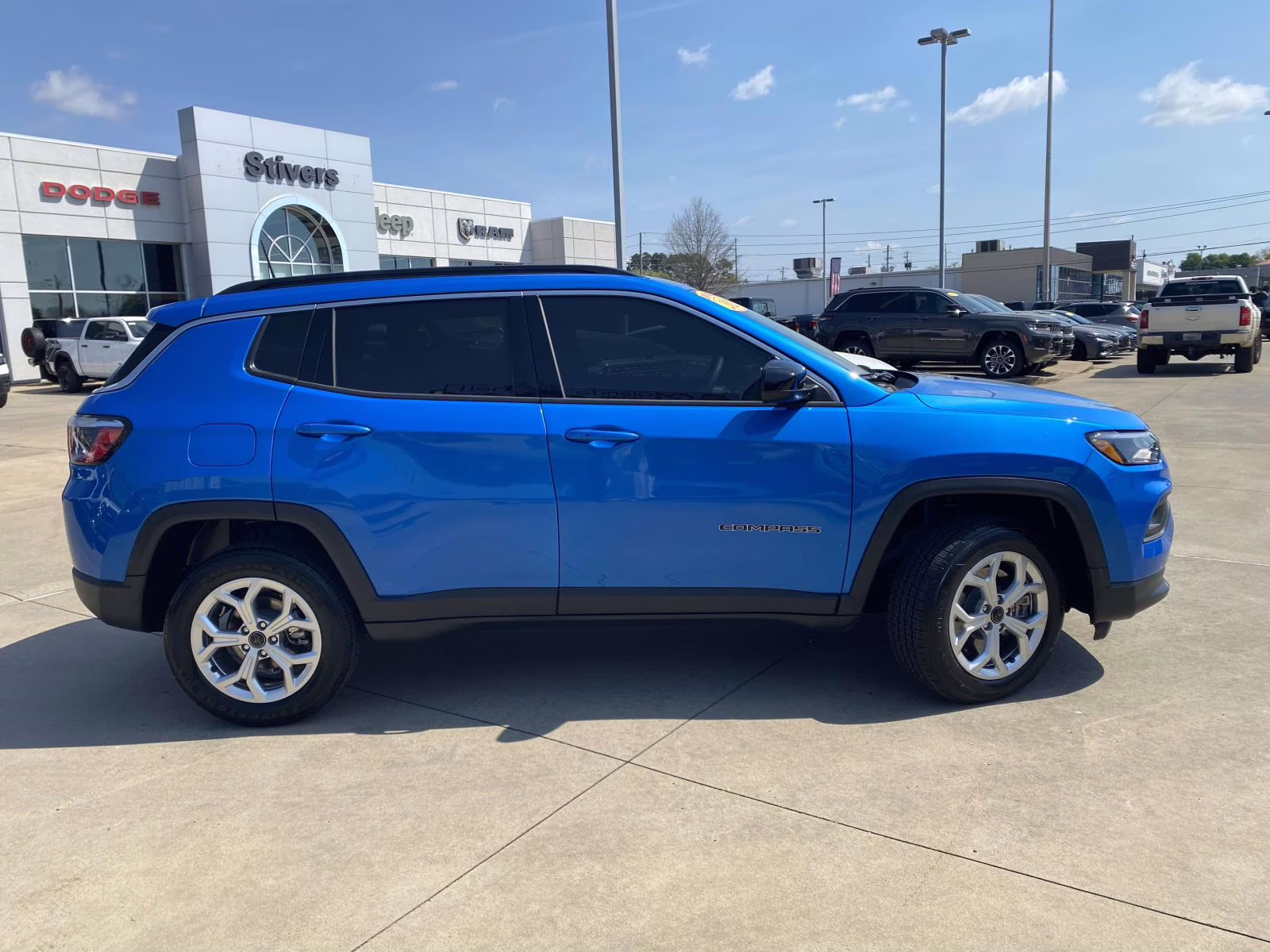 2025 Hydro Blue Pearlcoat Jeep Compass Latitude 4X4 SUV