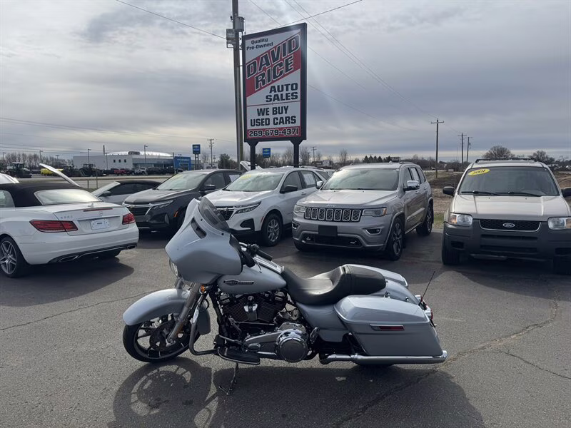 2023 Silver Harley-Davidson Street Glide Touring