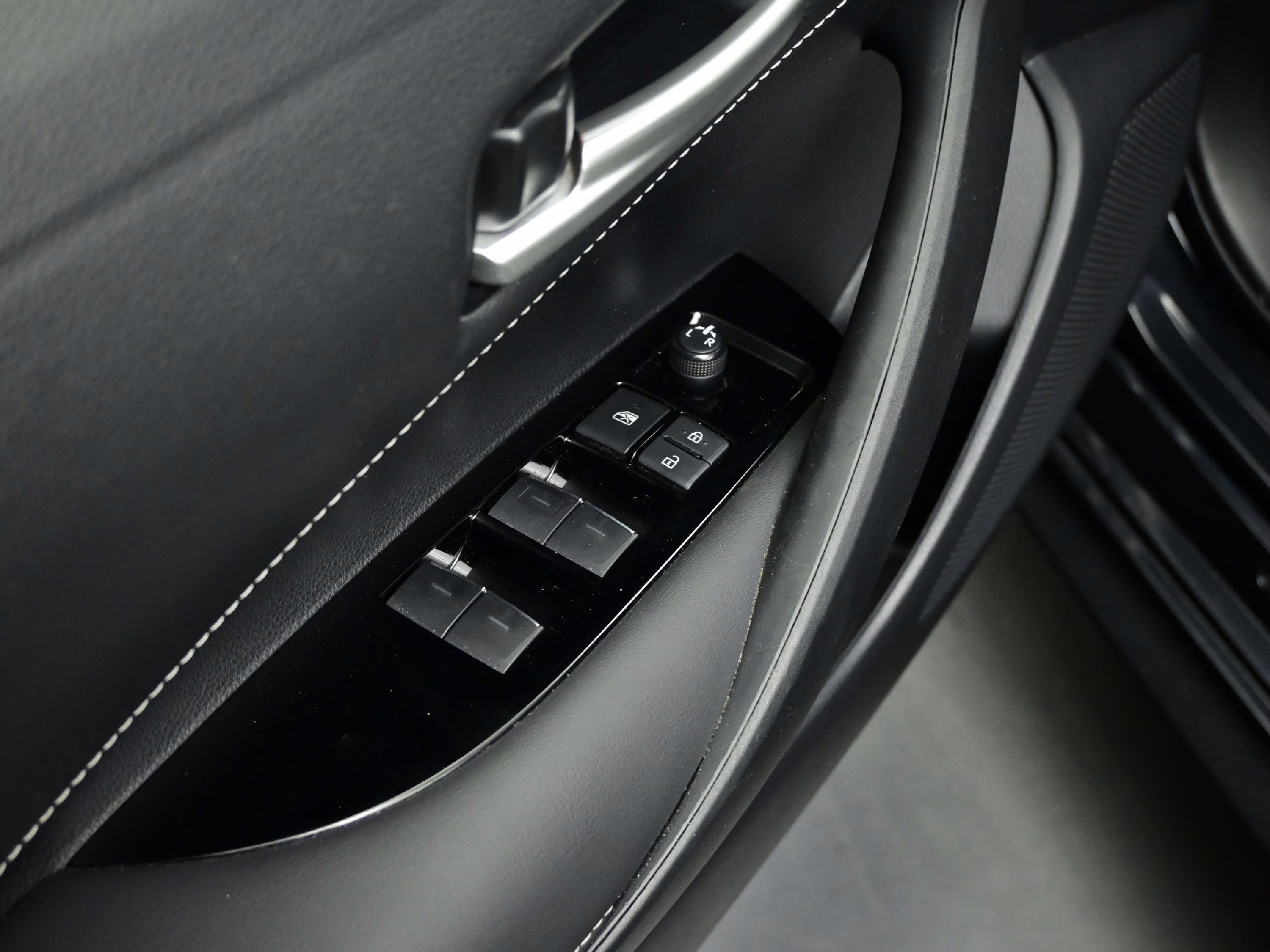 2022 Midnight Black Metallic Toyota Corolla Hatchback SE Nightshade Edition FWD Hatchback