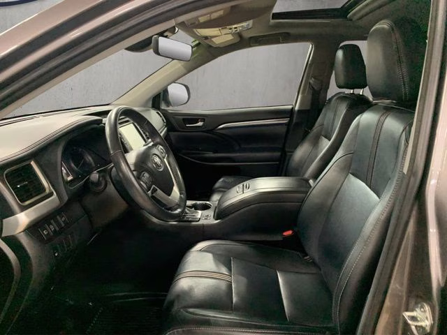 2018 Predawn Gray Mica Toyota Highlander SE AWD SUV