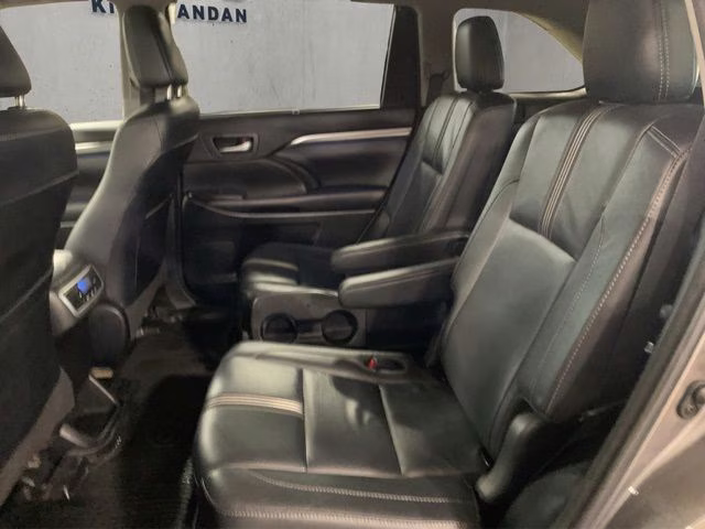 2018 Predawn Gray Mica Toyota Highlander SE AWD SUV