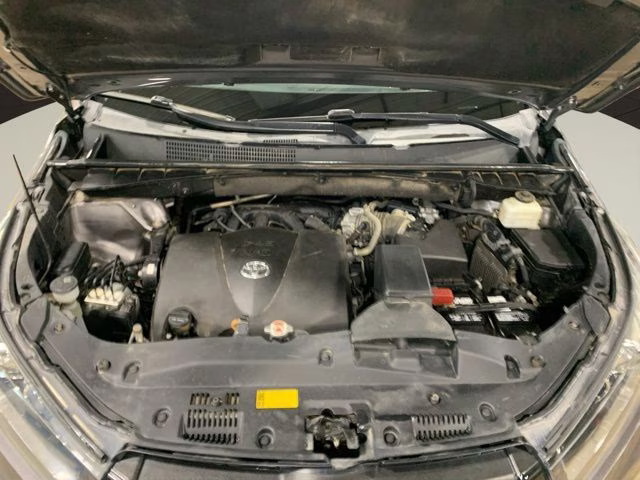 2018 Predawn Gray Mica Toyota Highlander SE AWD SUV