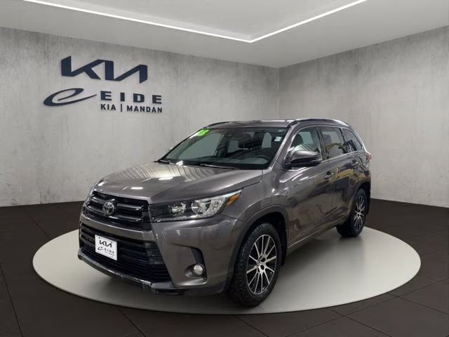 2018 Predawn Gray Mica Toyota Highlander SE AWD SUV
