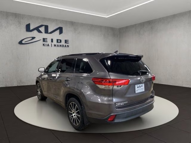 2018 Predawn Gray Mica Toyota Highlander SE AWD SUV