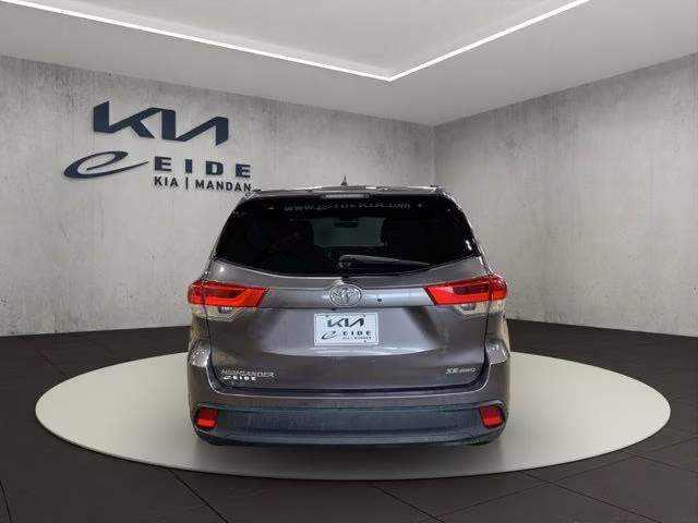 2018 Predawn Gray Mica Toyota Highlander SE AWD SUV