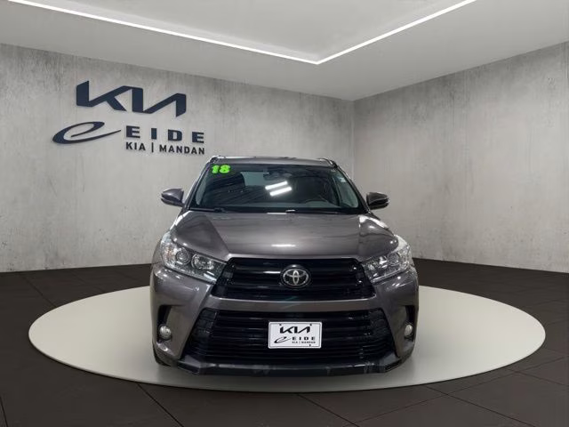 2018 Predawn Gray Mica Toyota Highlander SE AWD SUV