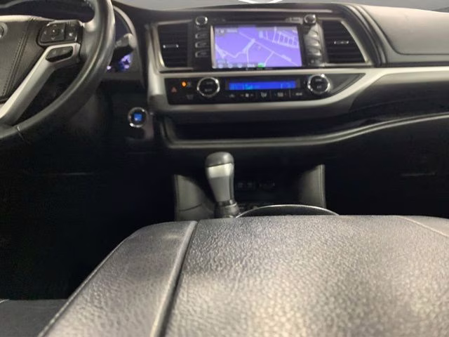 2018 Predawn Gray Mica Toyota Highlander SE AWD SUV