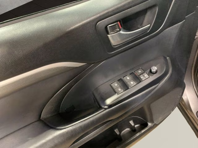 2018 Predawn Gray Mica Toyota Highlander SE AWD SUV