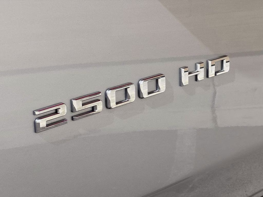 2023 Silver Ice Metallic Chevrolet Silverado 2500HD High Country 4X4 Truck