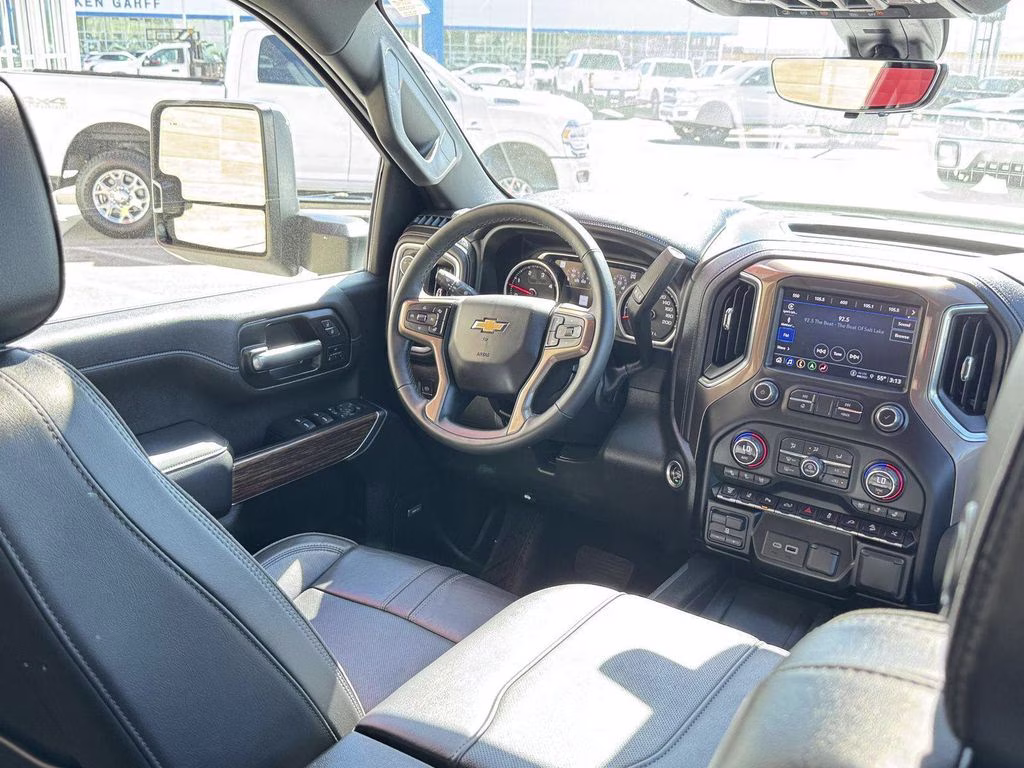 2023 Silver Ice Metallic Chevrolet Silverado 2500HD High Country 4X4 Truck