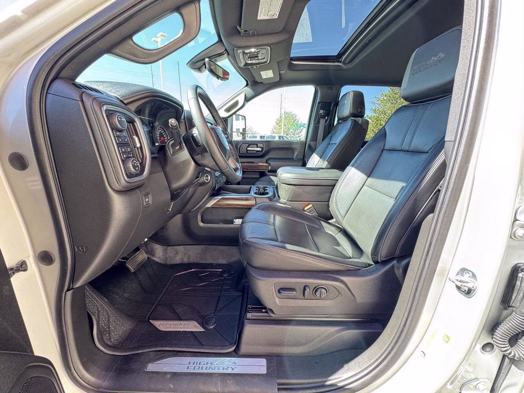 2023 Silver Ice Metallic Chevrolet Silverado 2500HD High Country 4X4 Truck