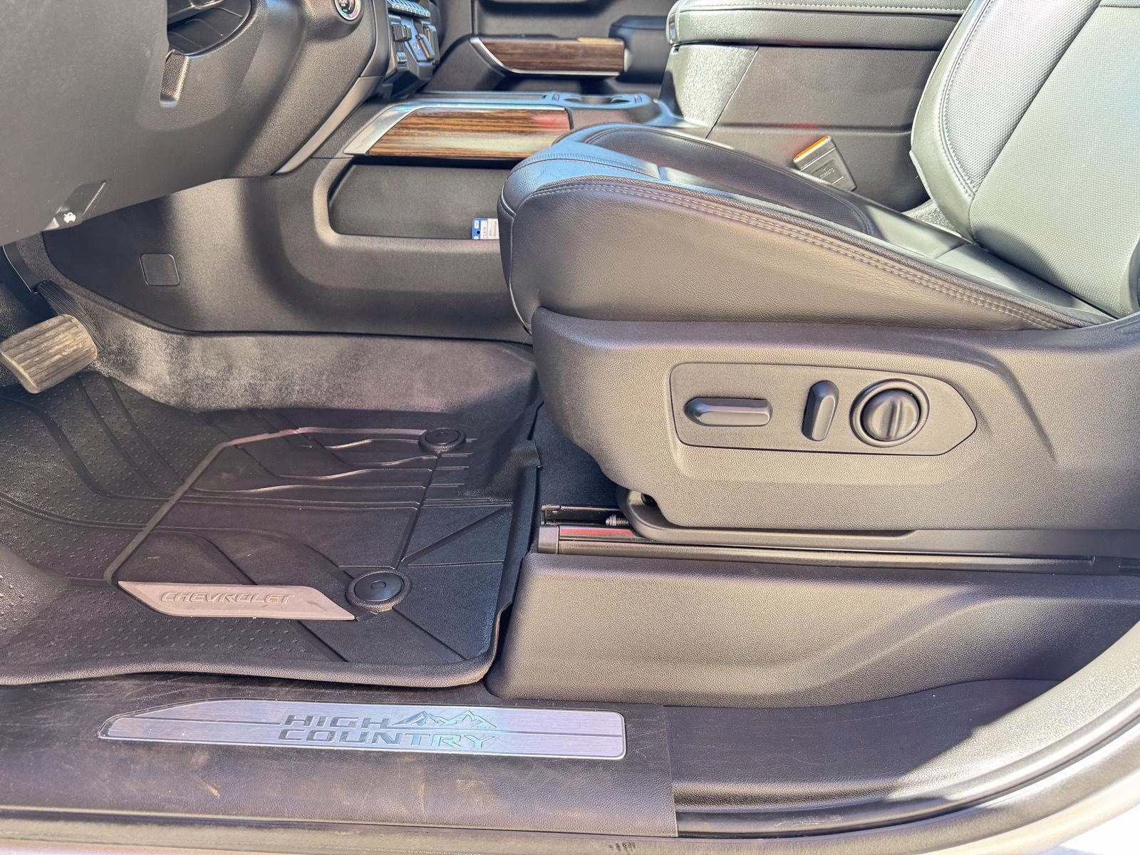 2023 Silver Ice Metallic Chevrolet Silverado 2500HD High Country 4X4 Truck