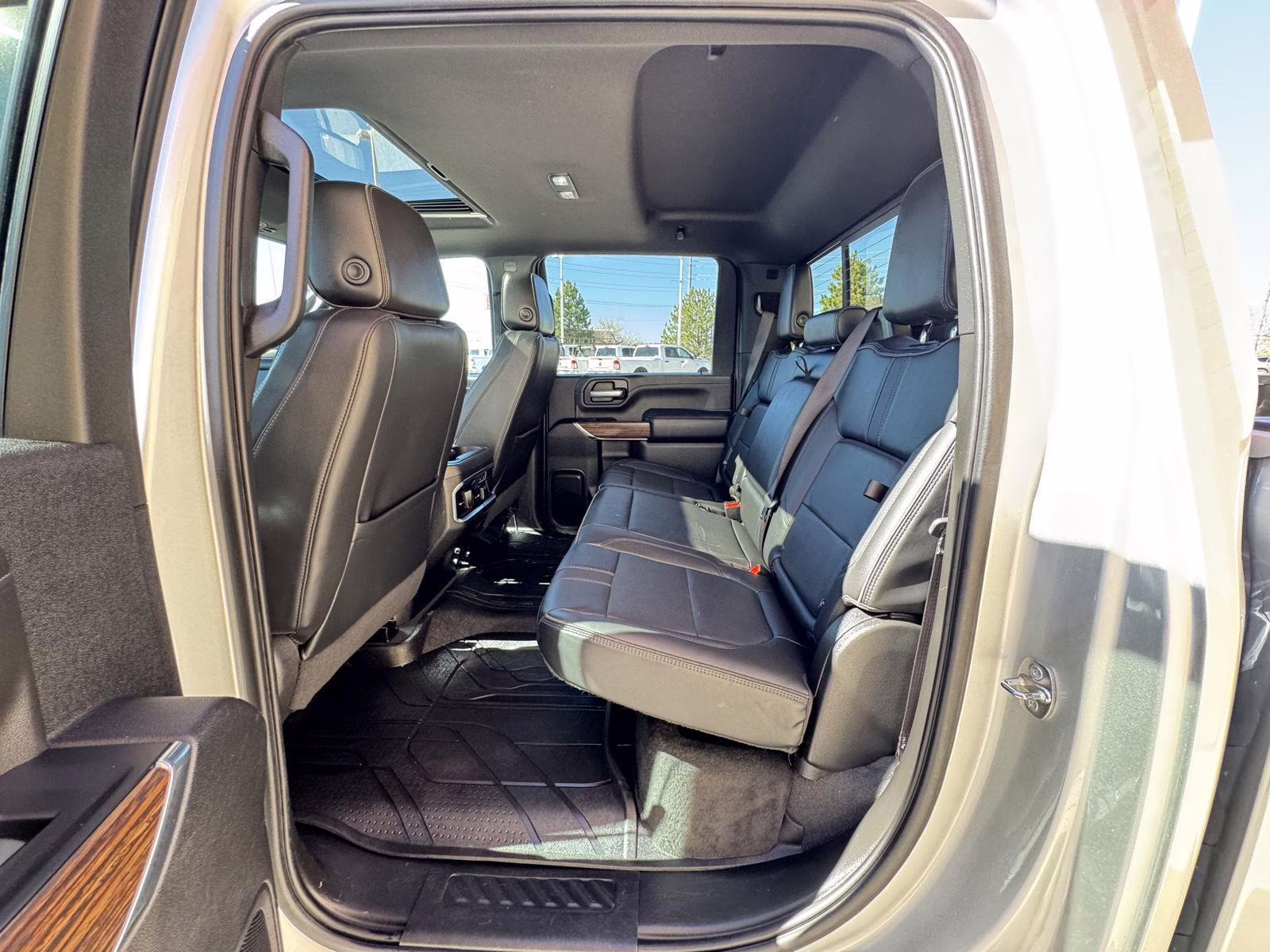 2023 Silver Ice Metallic Chevrolet Silverado 2500HD High Country 4X4 Truck