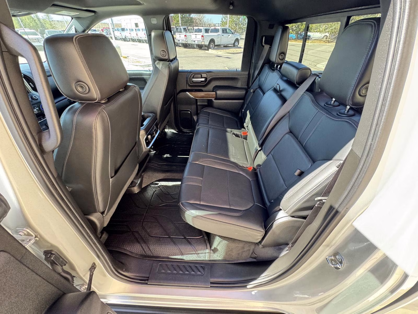 2023 Silver Ice Metallic Chevrolet Silverado 2500HD High Country 4X4 Truck