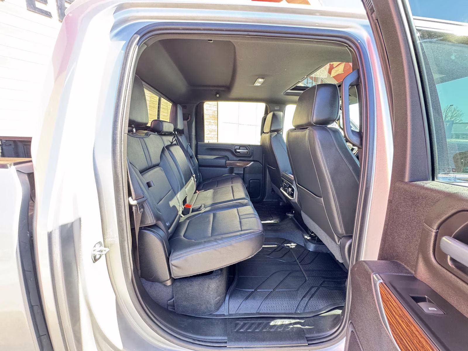 2023 Silver Ice Metallic Chevrolet Silverado 2500HD High Country 4X4 Truck