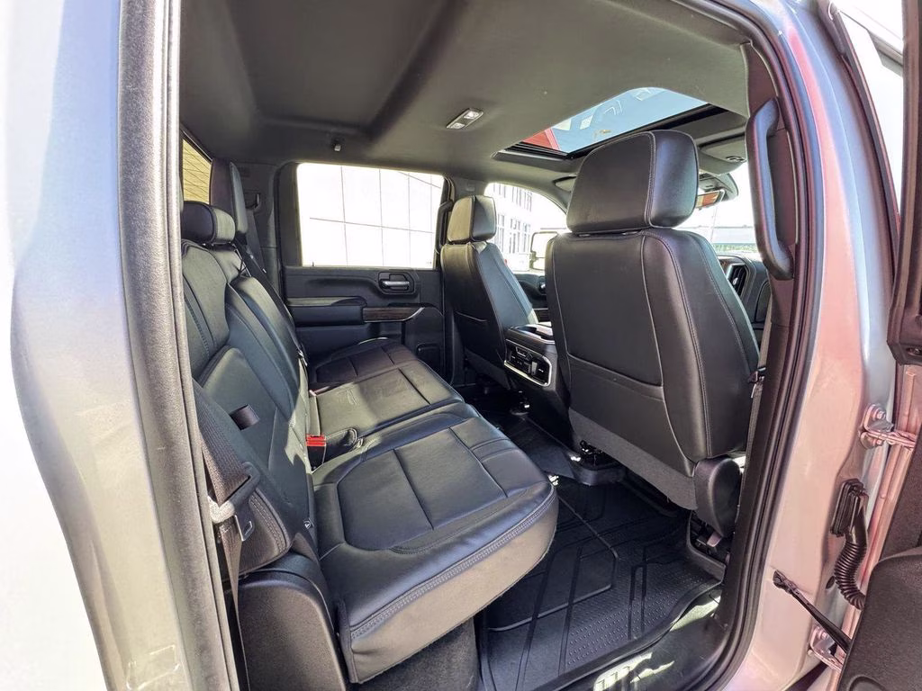 2023 Silver Ice Metallic Chevrolet Silverado 2500HD High Country 4X4 Truck