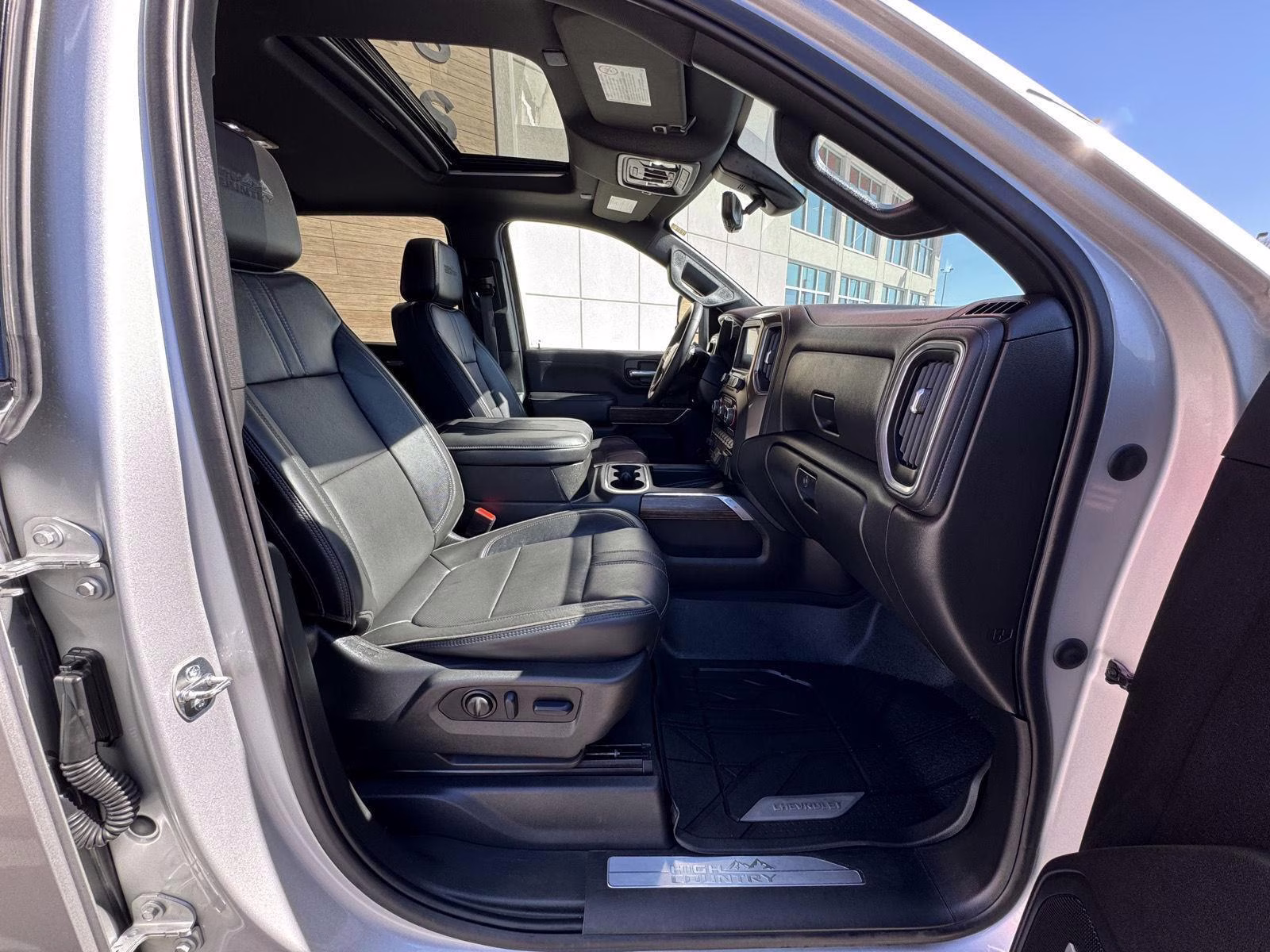 2023 Silver Ice Metallic Chevrolet Silverado 2500HD High Country 4X4 Truck