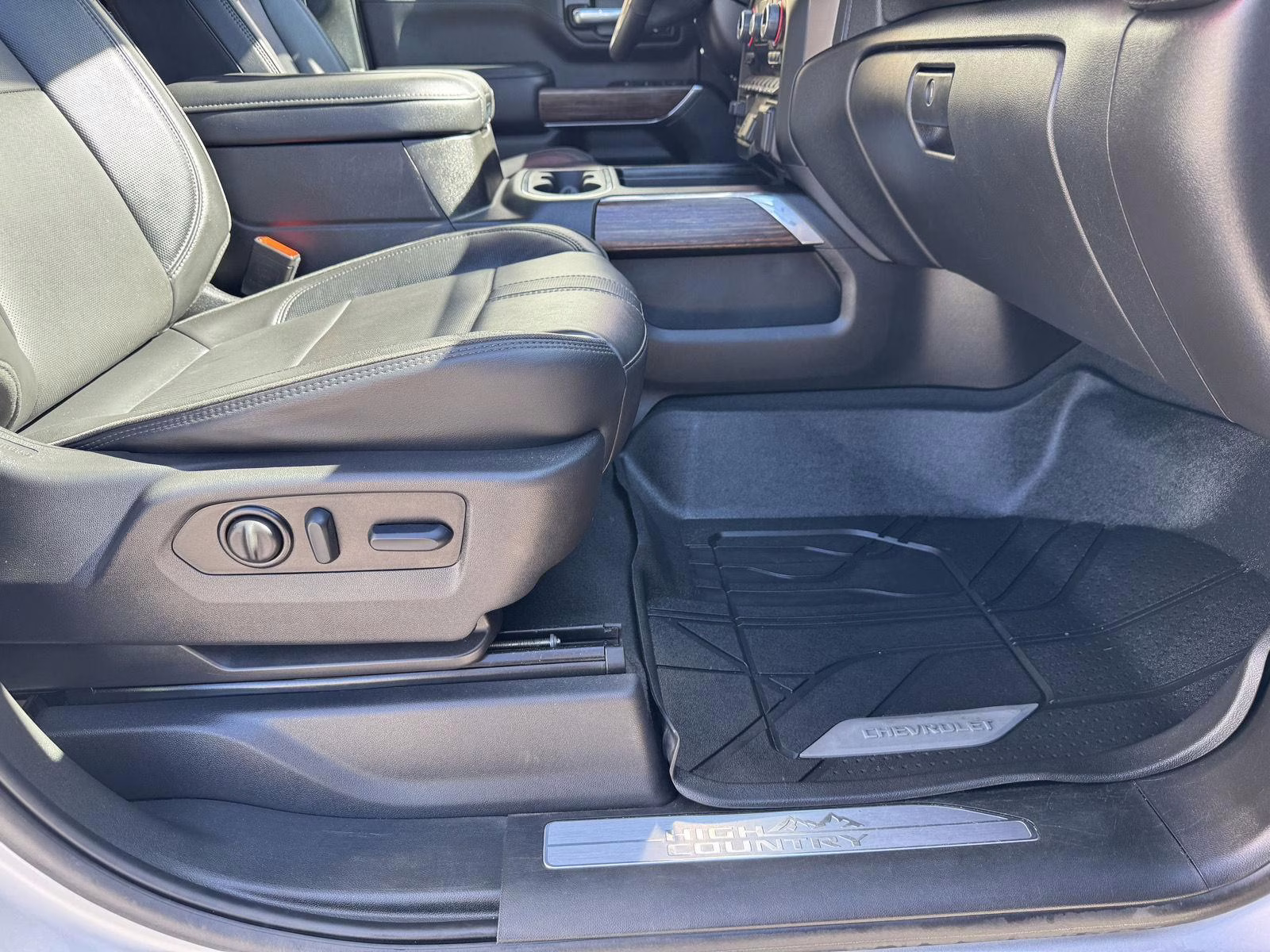 2023 Silver Ice Metallic Chevrolet Silverado 2500HD High Country 4X4 Truck