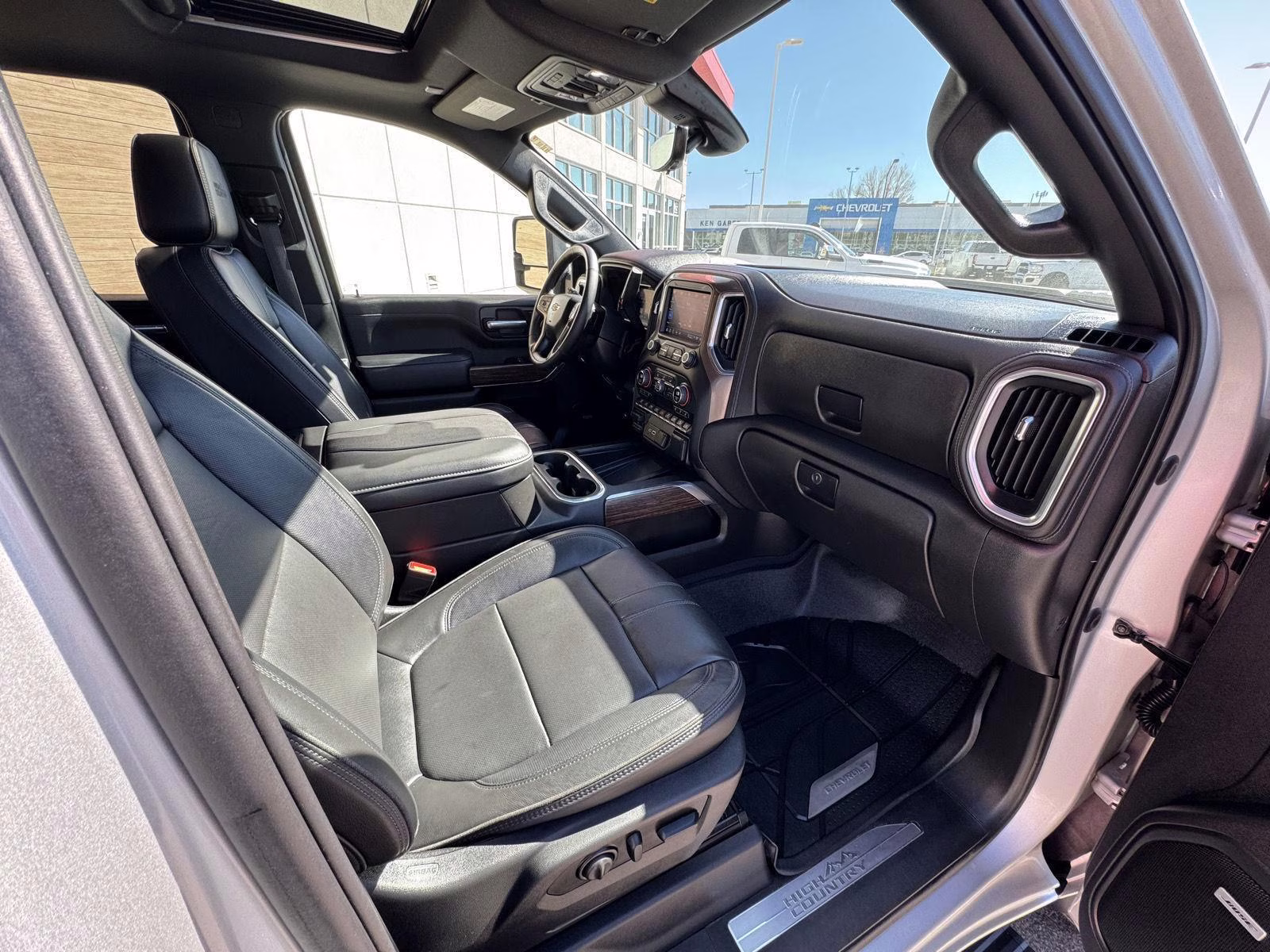 2023 Silver Ice Metallic Chevrolet Silverado 2500HD High Country 4X4 Truck